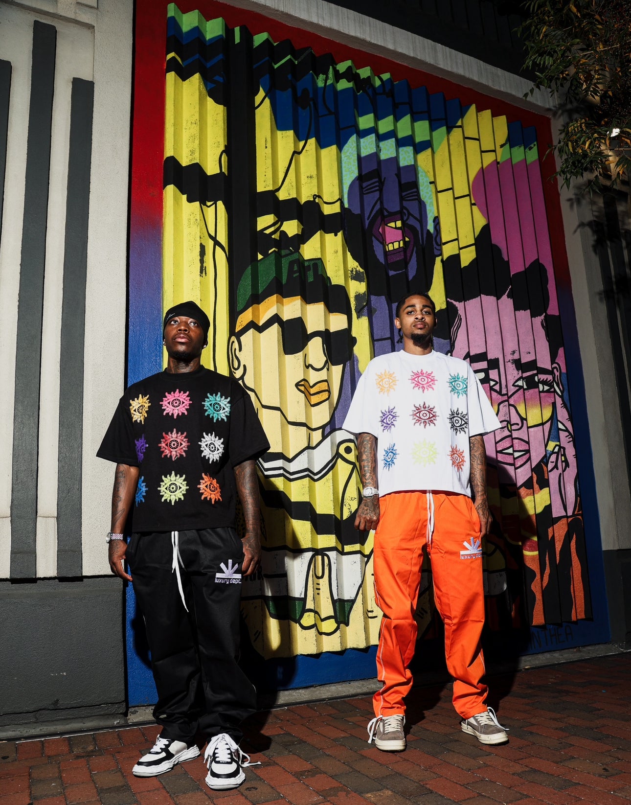 LUXURY BLACK LOGO TEE